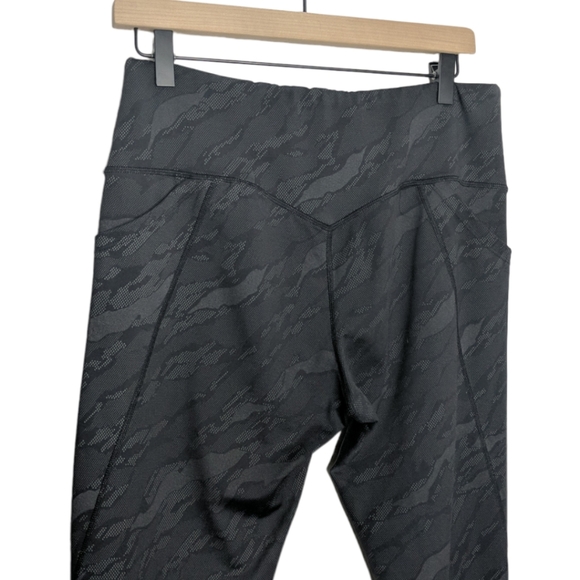 Curves and Combatboots XL Luminous Camo Leggings Black V4 - Picture 7 of 12